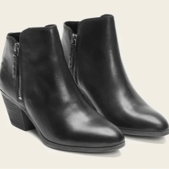 FRYE Black Ankle Booties Judith Double Zip Leather Chunky Heel 7.5 - Picture 1 of 9